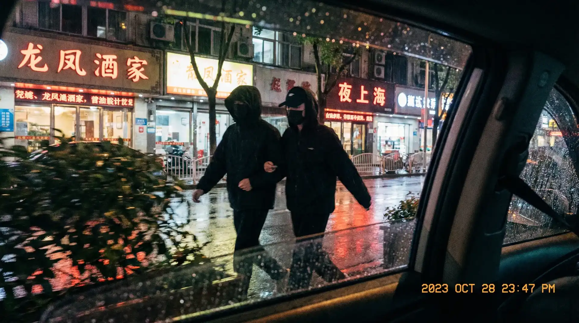 完美体育网站 - 顶流明星深夜密会现场抓拍照片